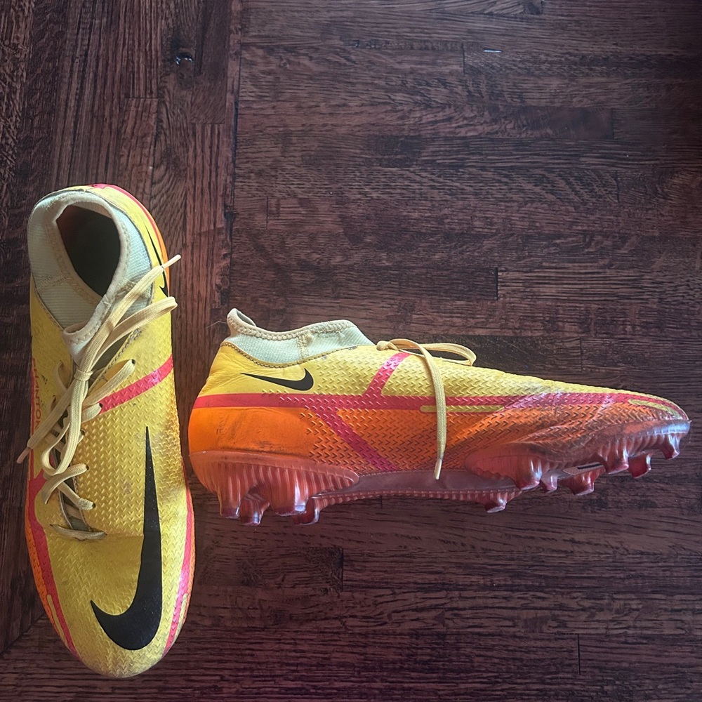 Used Women’s Nike Cleats